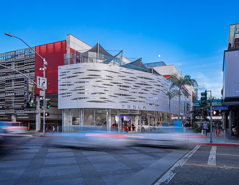 Michael W. Folonis Architects Designs a Showroom for Tesla in L.A. - Vimarsana News