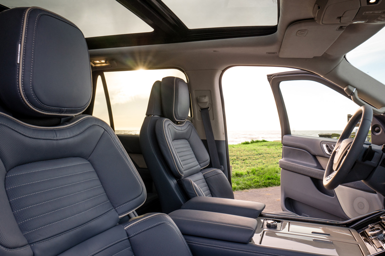 lincoln takes luxury lead with new navigator
